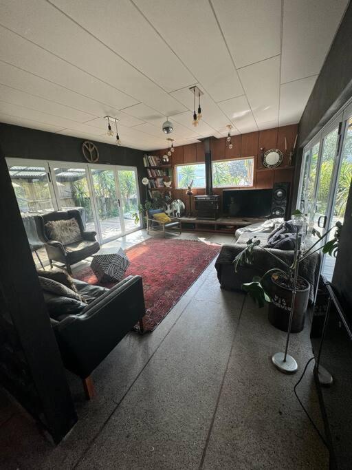 Electric Waihi Beach House - Family & Dog Friendly, Close To Beach, Pool Table, Outdoor Fire Room, Skate Ramp Bowentown Extérieur photo